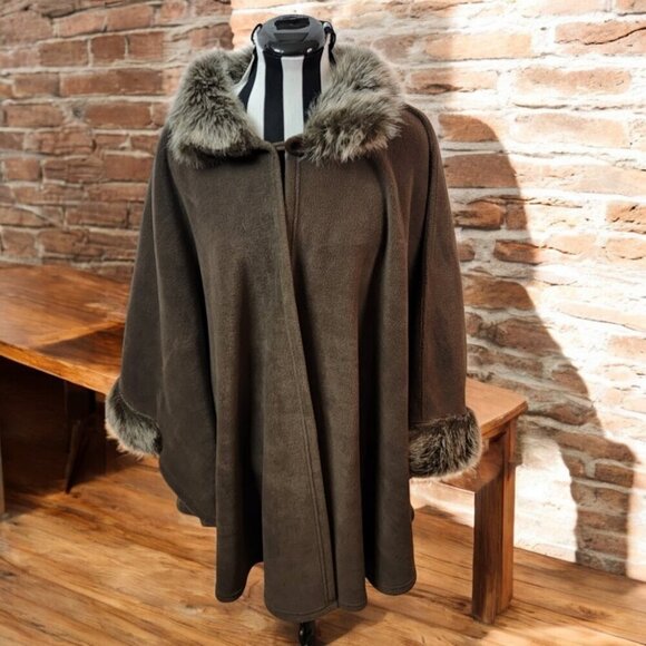Parkhurst Desmona Cape Faux Fur Trim Brown Fleece Button Closure One Size - Picture 1 of 8